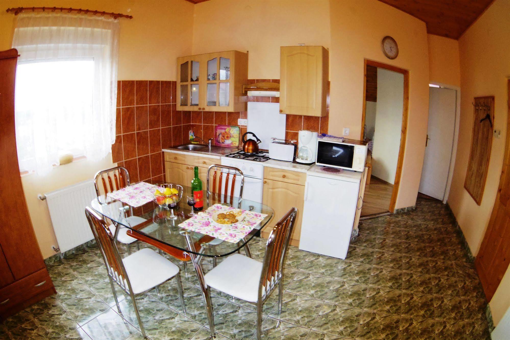 Joker Villa Apartmanhaus Heviz Exterior photo